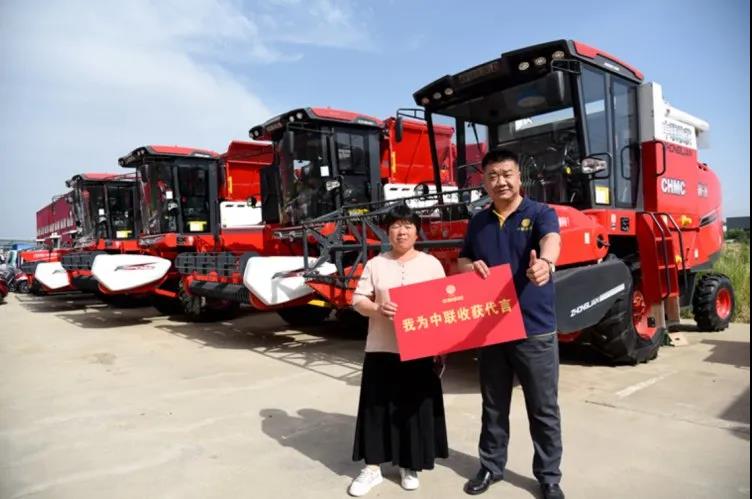 尤美玲:經(jīng)濟(jì)效益高是用戶(hù)爭(zhēng)相搶購(gòu)買(mǎi)中聯(lián)收獲花生機(jī)的主要原因