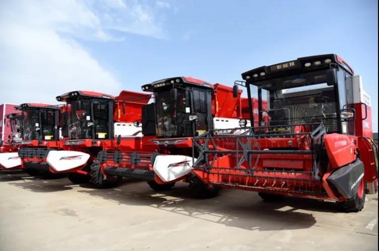 尤美玲:經(jīng)濟(jì)效益高是用戶(hù)爭(zhēng)相搶購(gòu)買(mǎi)中聯(lián)收獲花生機(jī)的主要原因